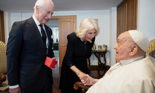 Pope Francis meets privately with King Charles and Queen Camilla during his Vatican convalescence