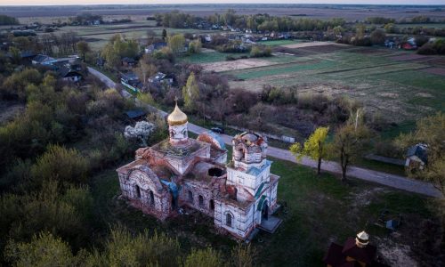 Russian attacks during Easter ceasefire declared by Putin killed 3 in Ukraine’s Kherson region