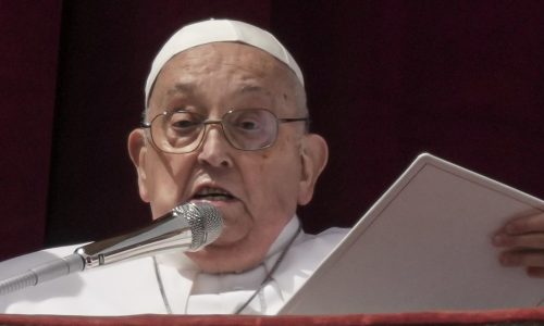 Pope Francis emerges from convalescence on Easter, delights crowd with popemobile tour