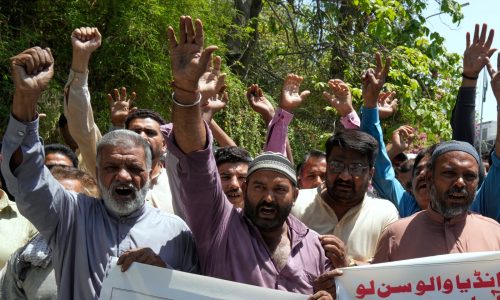Pakistani troops kill 54 militants at border with Afghanistan