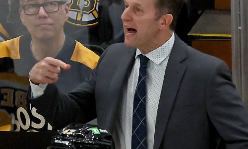 Bruins fall to Blackhawks, 5-2