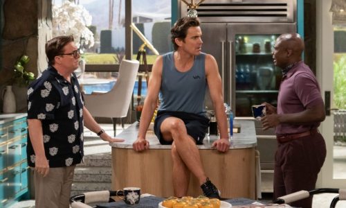 ‘Mid-Century Modern’ review: ‘Golden Girls’ ripoff featuring gay besties pushes the jokes too hard