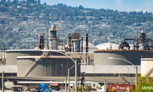 California Ponders Takeover of Oil Refineries as Facilities Shut Down