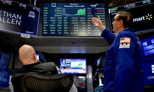 Dow Jones Drops 1,000 Points, While Trump Again Calls on Fed to Lower Interest Rates