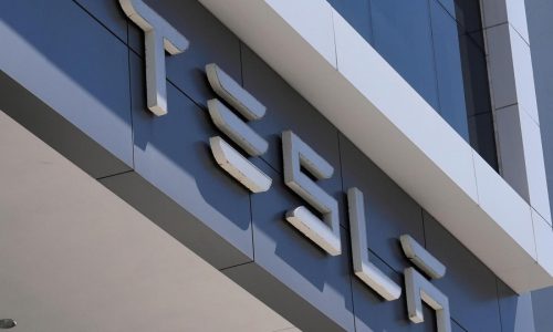 Tesla Q1 profit falls sharply