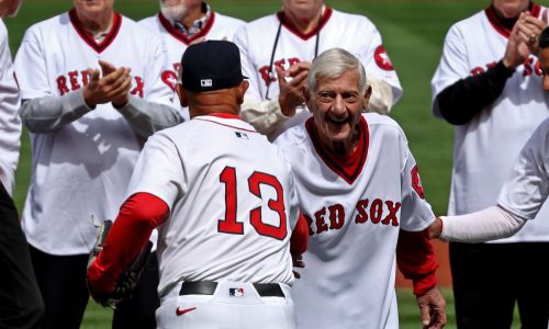 Red Sox fête 75 team at home opener, but fall short in honoring Luis Tiant