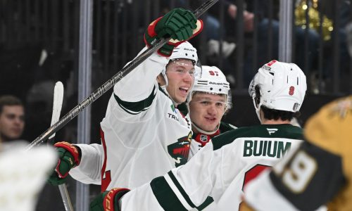 NHL playoffs: Vegas handles Wild in Game 1