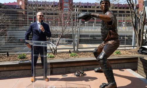 Joe Mauer statue unveiled on plaza outside Target Field