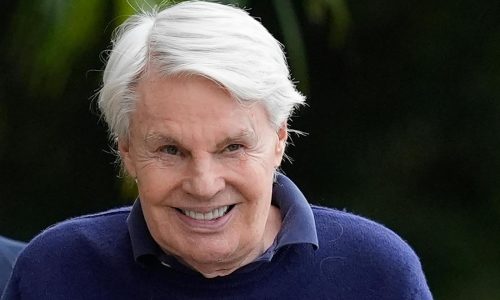 Ticker: Ex-Abercrombie CEO has dementia and is unfit for sex trafficking trial, prosecutors and defense say; Freak sell-off of ‘safe haven’ US bonds raises fears