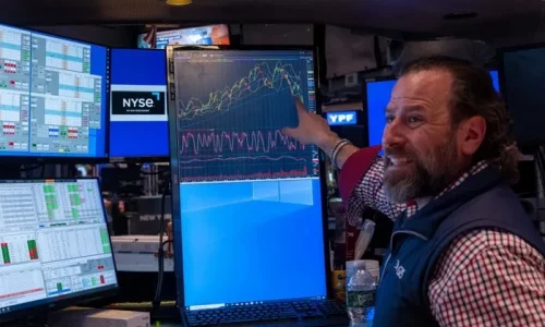 US Stocks Roar Back in Roller-Coaster Week, Led by Gold Producers, Big Tech