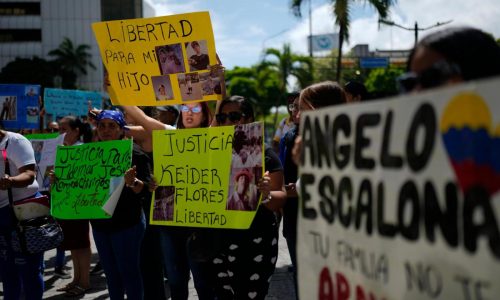 US intelligence contradicts Trump claims linking gang to Venezuelan government to speed deportations