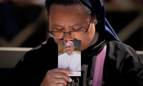 From mightiest to humblest, hundreds of thousands gather for Pope Francis’ funeral