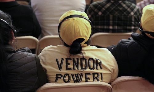 Funcionarios neoyorquinos apoyan aumento de permisos para vendedores ambulantes, pero se resisten a levantar el límite impuesto hace tiempo