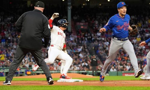 Defense and bullpen shine as Red Sox beat Mets on blustery night