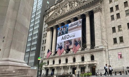 American Eagle tumbles after pulling financial guidance for 2025