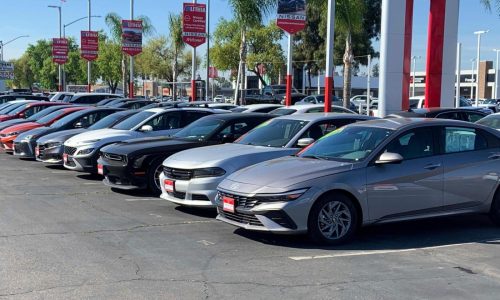 Edmunds: How to get the best auto deals this Memorial Day weekend