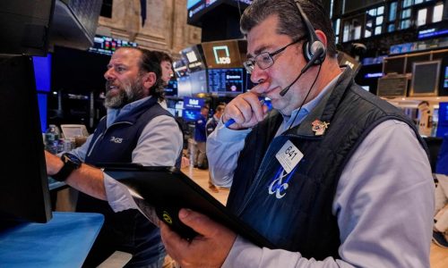 Wall Street holds steady as several retailers including Abercrombie report solid results