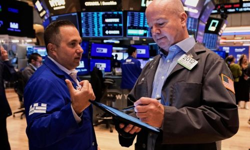 US stocks fall in early trading to give back some of their recent gains