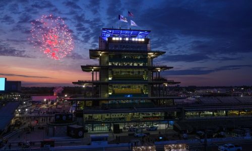 Indianapolis 500 kicks off with sold-out grandstands and thunderous chants