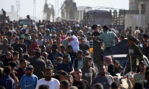 Israeli troops fire warning shots as Palestinians overwhelm new Gaza food center