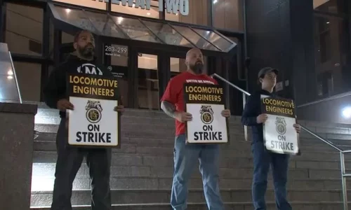 New Jersey Train Engineers Go On Strike, Halting Service in New York City Area