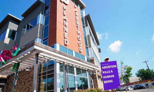 Planned Parenthood to close 4 clinics in Minnesota, another 4 in Iowa