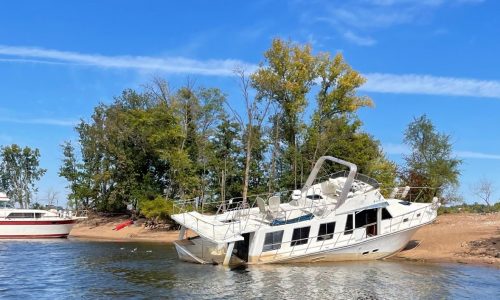 Volunteers remove ‘eyesore’ boat beached on Beer Can Island in Hudson