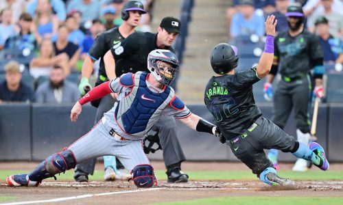 Clemens homers again as Twins beat Rays