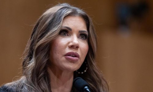 Federal judge orders pretrial detention for man accused of stealing Kristi Noem’s purse