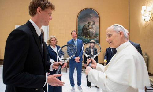 Pope meets Sinner: No. 1 player gives tennis fan Pope Leo XIV racket on Italian Open off-day
