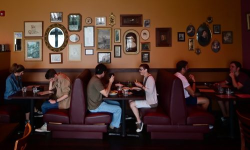 Chip’s Clubhouse on Snelling Avenue abruptly closes