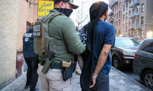 PODCAST: ¿Cómo han cambiado las tácticas de ICE para arrestar a inmigrantes en el país?