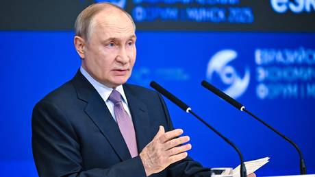 Putin explains what will happen if West ‘robs’ Russia’s reserves