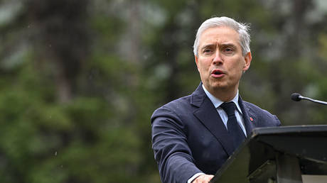 Canada scraps tax on tech giants in bid to revive US trade talks