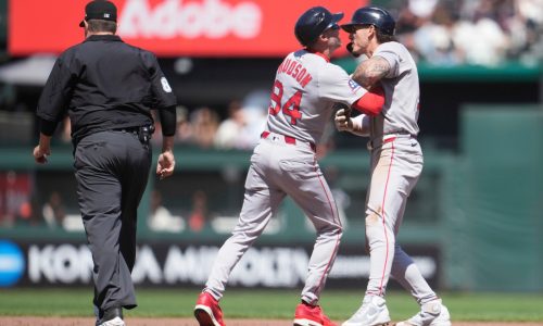 Red Sox lose 9-5, defense gifts Giants 5 unearned runs