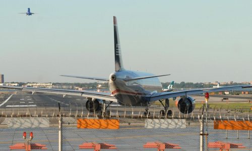 Air traffic controllers in Florida briefly lost radar after fiber optic line was cut