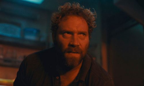 Jai Courtney is a serial killer weaponizing sharks in ‘Dangerous Animals’