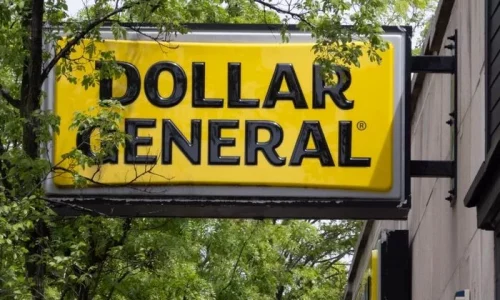 Dollar General Beats Trend, Lifts Guidance as Higher-Income Shoppers Seek Bargains
