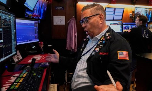 US stocks drift and Chinese markets rise as trade talks start between the world’s largest economies