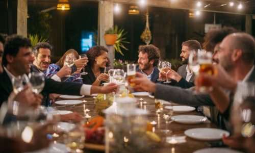 Split the tab or separate checks? Here’s how to dine with a big group