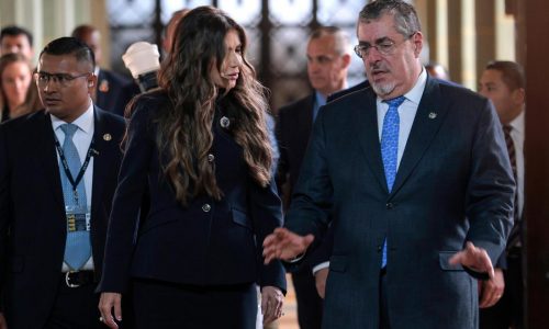 US signs agreements with Guatemala and Honduras to take asylum seekers