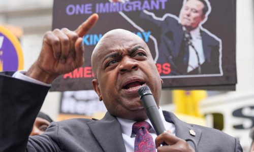 Newark mayor sues New Jersey’s top federal prosecutor after arrest at immigration detention site