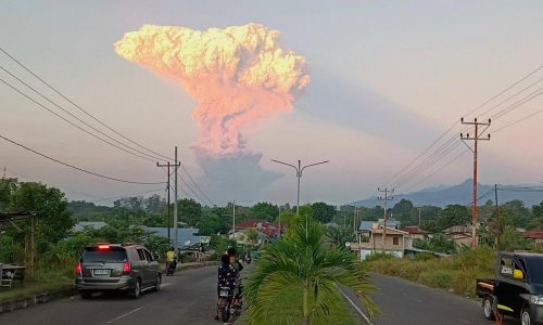 Alert raised to the highest level after Indonesia’s Mount Lewotobi Laki Laki volcano erupts