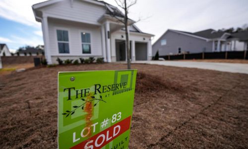 Average rate on a 30-year mortgage in the US falls to 6.85% this week, first decline in a month