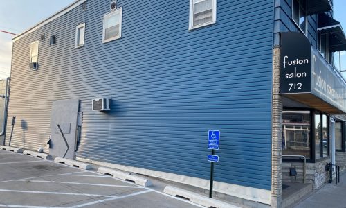 St. Paul: Car crashes into Fusion Salon on Snelling Avenue