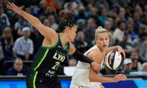 Lynx stay perfect, beat Mercury to reach 8-0