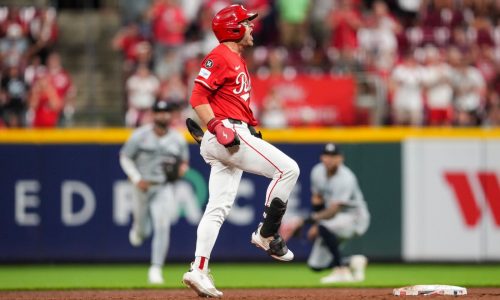 Reds hand Twins fifth straight loss