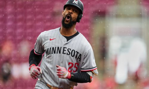 Byron Buxton hits two homers as Twins snap losing skid in Cincinnati