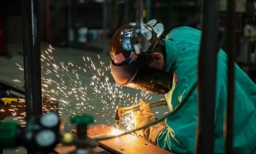 US Manufacturing Output, Hiring Rise to Multi-Month Highs