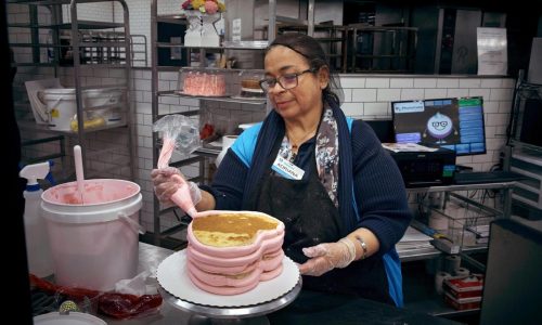 Walmart’s army of bakery decorators take the cake when it comes to hourly store pay